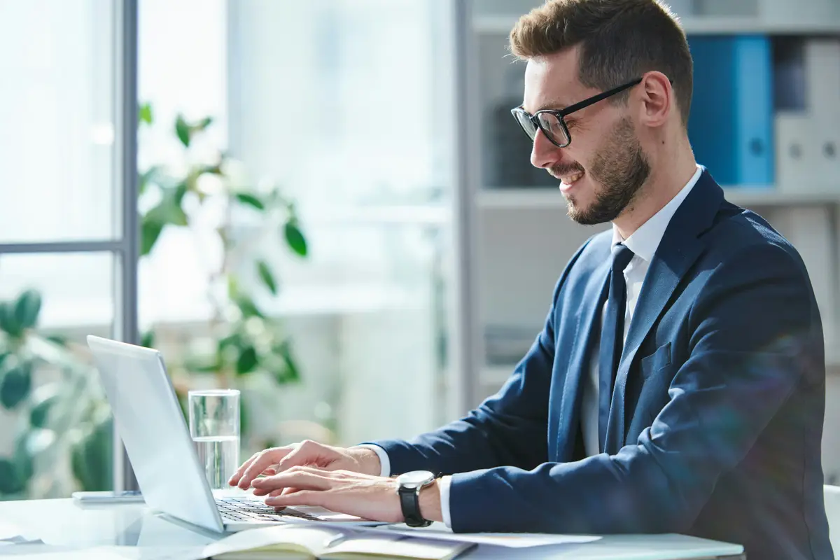 Zarządzanie zmianą na hali